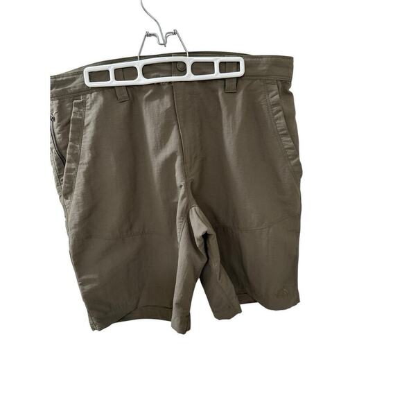 The North Face Cargo Shorts Size 38 7 Pockets Khaki Hiking Athletic 100% Nylon - Picture 6 of 14